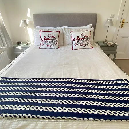 Number 10 Bed & Breakfast *